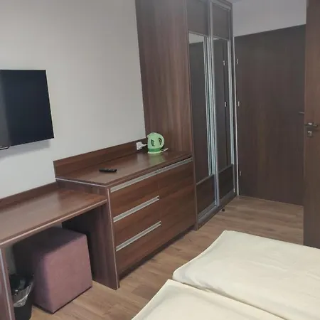 בית אירוח Megi *